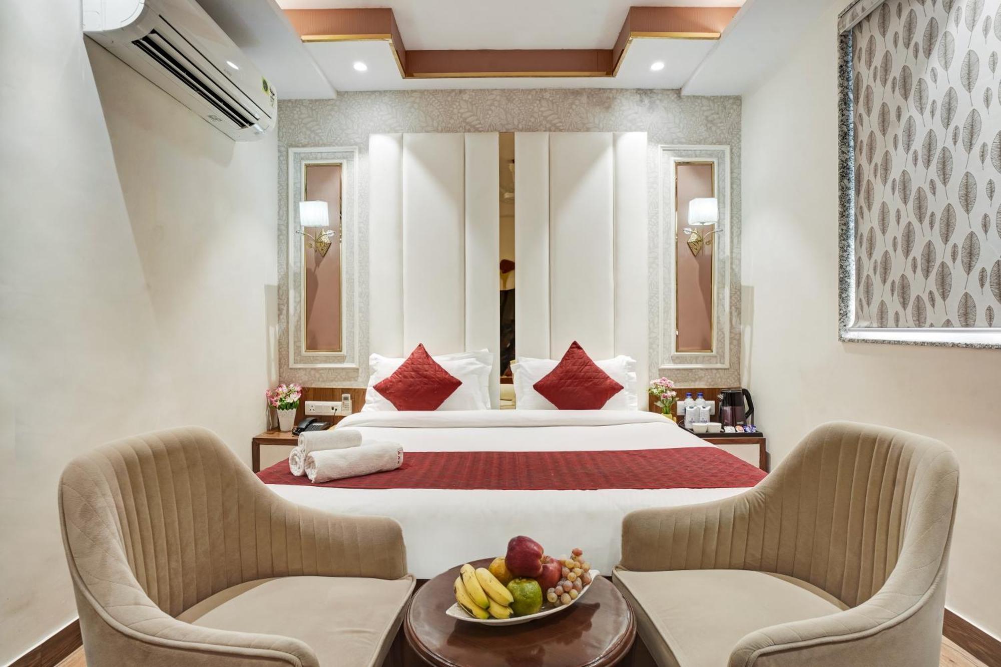 Hotel Saina International New Delhi Exterior photo