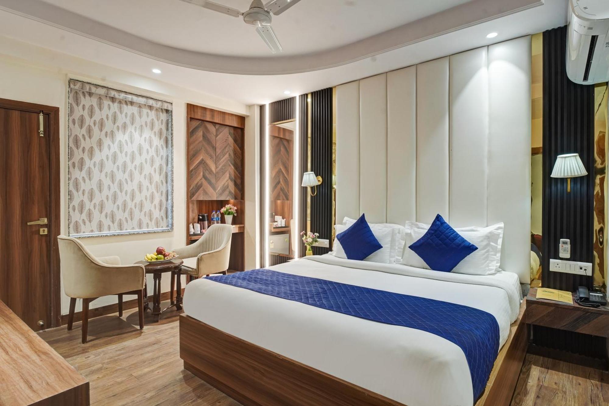 Hotel Saina International New Delhi Exterior photo
