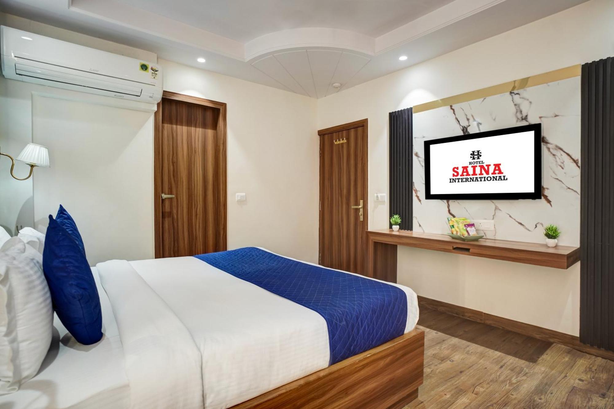 Hotel Saina International New Delhi Exterior photo