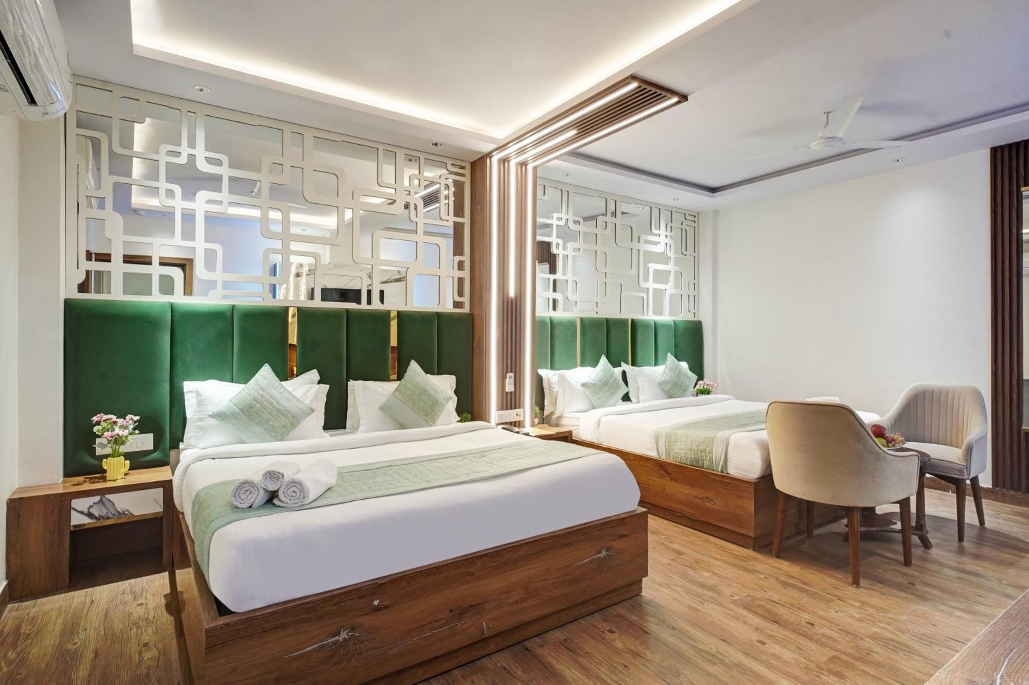 Hotel Saina International New Delhi Exterior photo