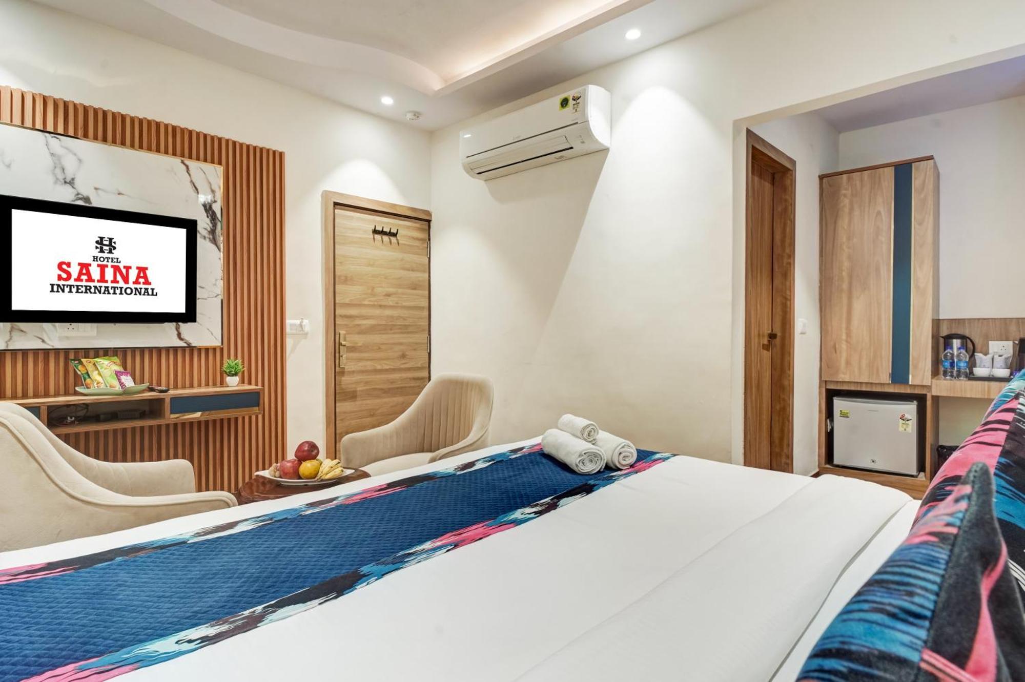 Hotel Saina International New Delhi Exterior photo
