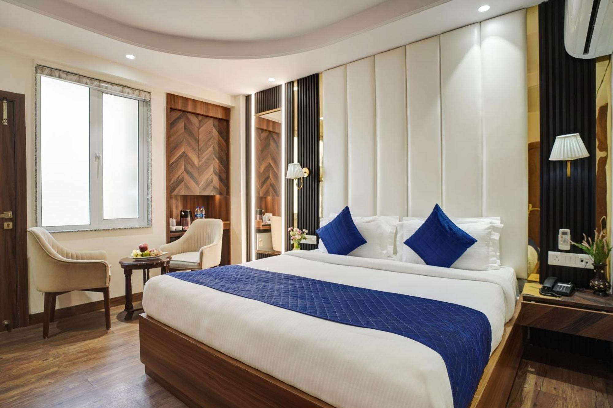 Hotel Saina International New Delhi Exterior photo