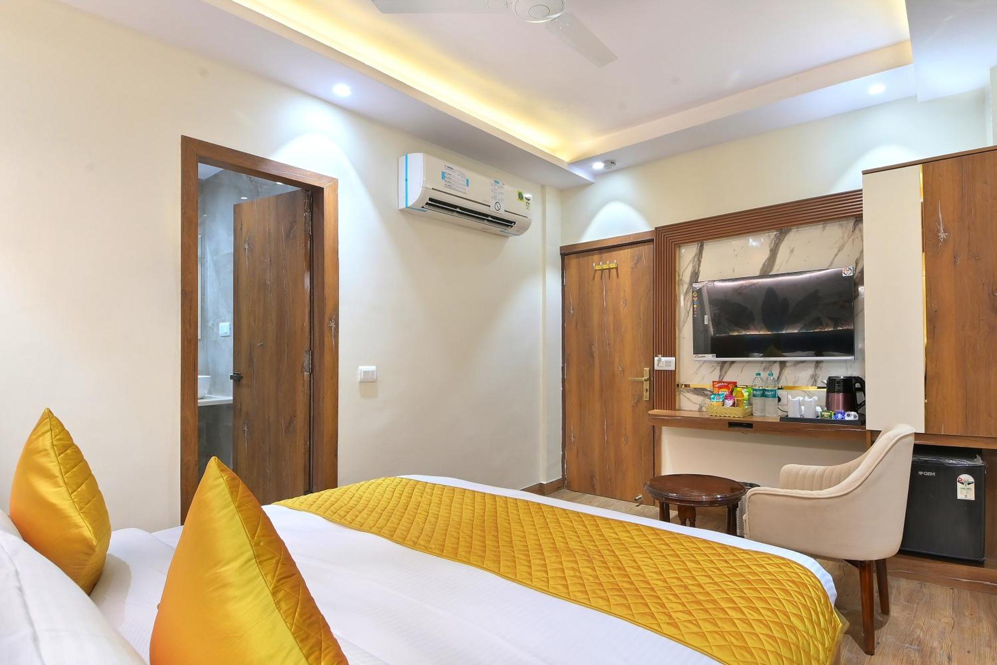 Hotel Saina International New Delhi Exterior photo
